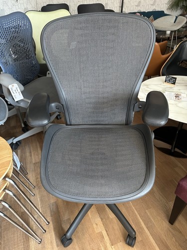 Herman miller aeron - miller, size