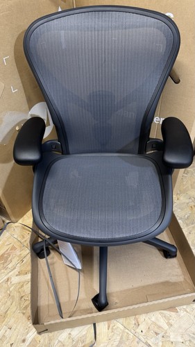 Herman miller aeron - miller, size