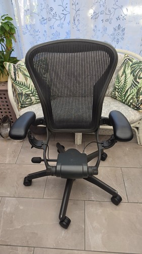 Herman miller aeron chair - herman,