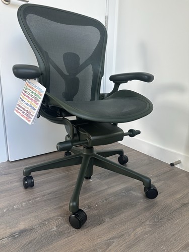 Herman miller aeron chair - miller,