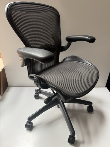 Herman miller size aeron - miller, b