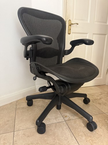 Herman miller aeron chair - miller,