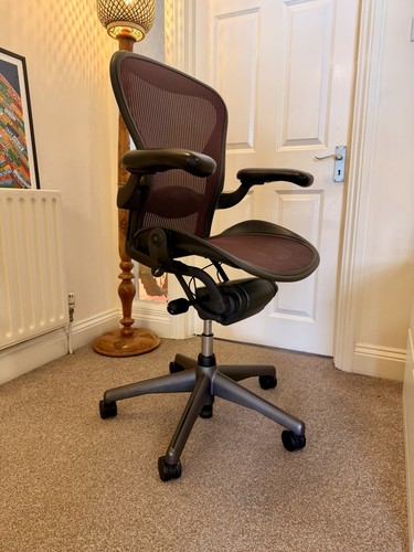 Herman miller aeron chair - aeron,