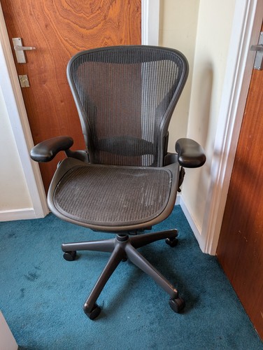 Herman miller aeron chair - miller,