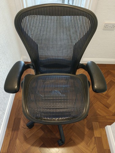 Herman miller size aeron - miller, b