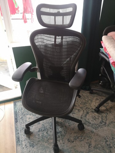 Herman miller aeron - miller, size