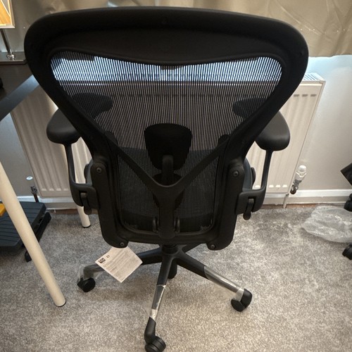 Herman miller aeron chair - aeron, size