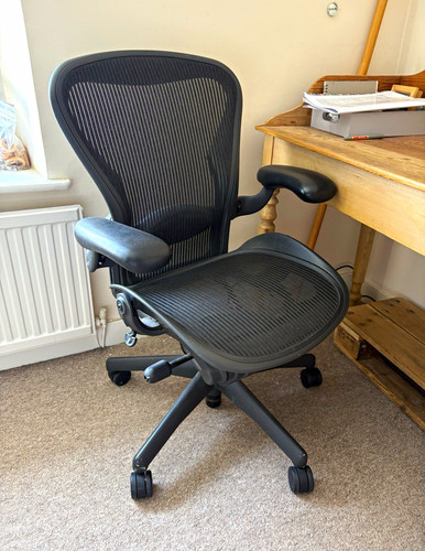 Herman miller aeron black - black, mesh