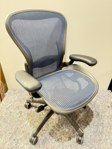 Herman miller aeron - size, b