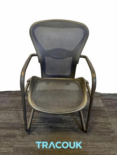 Black herman miller aeron - black,