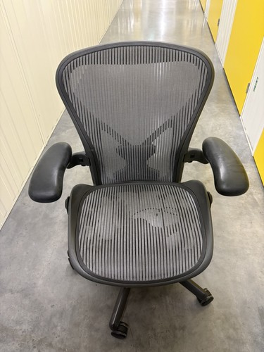 Herman miller size aeron - miller, b
